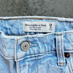 Abercrombie 90’s straight light wash 6 regular